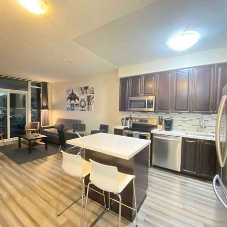Luxurious 1 Bedroom Den, 1 Bath Condo Square One Mississauga Luaran gambar